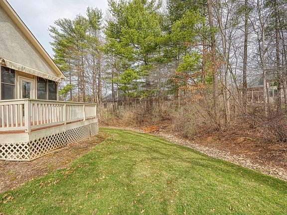 3rd image of 5986 McNaughten Grove Ln