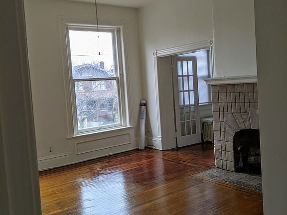4th image of 1382 S 1st St #9403370