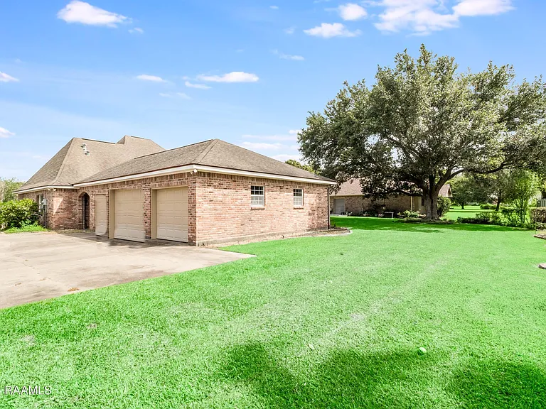 102 Bear Creek Ct — Photo 3