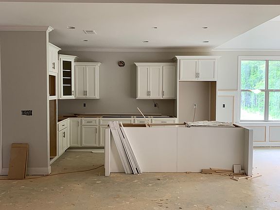 3rd image of 125 Magnolia Ln