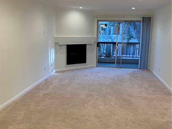4th image of 5540 Owensmouth Ave APT 210
