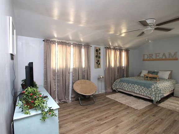 2nd image of 506 Kenwood Ave