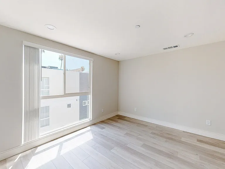 953 N Mariposa Ave #2 — Photo 26