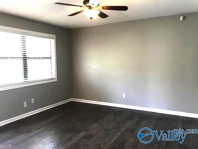 3 bed, 1.5 bath, 1000 sqft, $1,350 — Photo 4