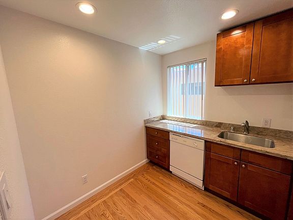 4th image of 119 Palm Ave APT 303