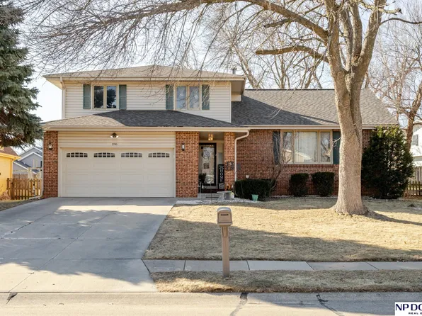 2705 Nottingham Dr, Bellevue, NE 68123