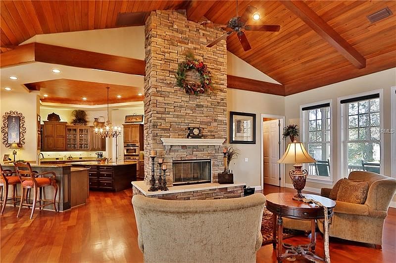 2nd image of 18019 Crooked Ln