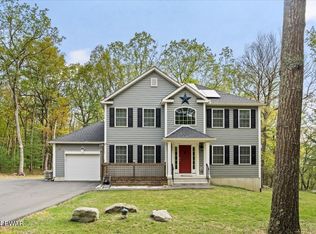 139 Kinsale Ln, Dingmans Ferry, PA 18328