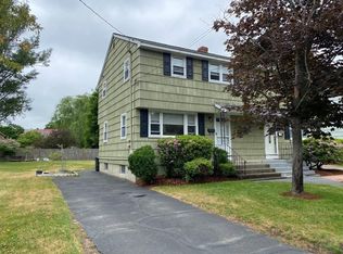 11 Bradford Rd UNIT 11, Winchester, MA 01890