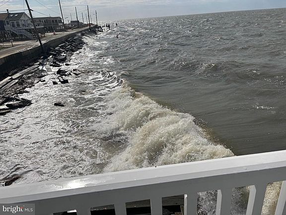 3rd image of 184 Cove Rd
