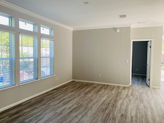 4th image of 30 Highland Falls Dr