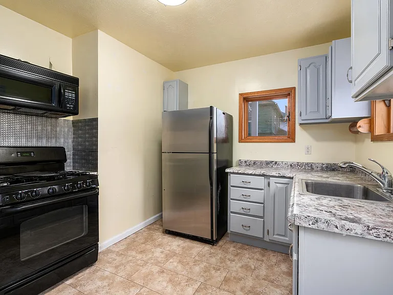 1032 Woodward Ave — Photo 10