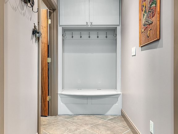 3rd image of 100 Lilian Laurel Ln