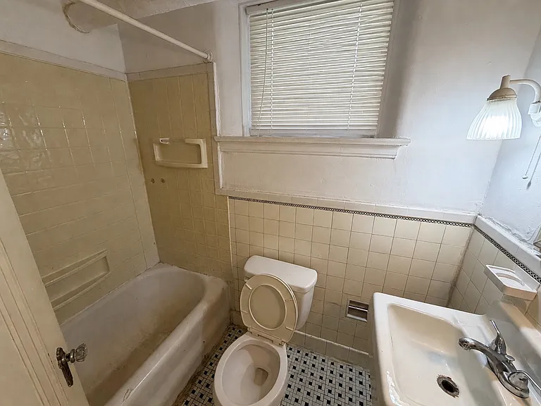 615 Washington St #7 — Photo 9