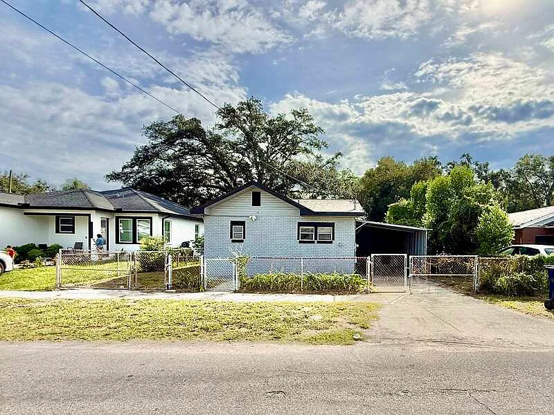 3 bed, 2.0 bath, 851 sqft, $1,895 — Photo 4