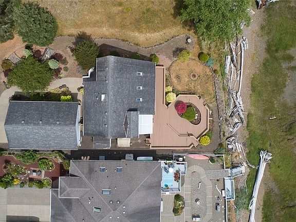 3rd image of 566 Chinook Ave SE