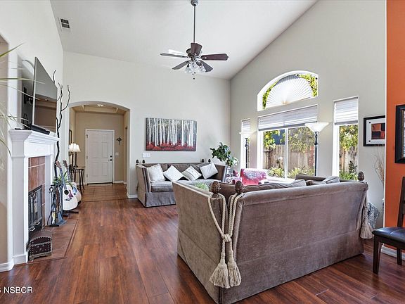3rd image of 1006 E Susan Pl