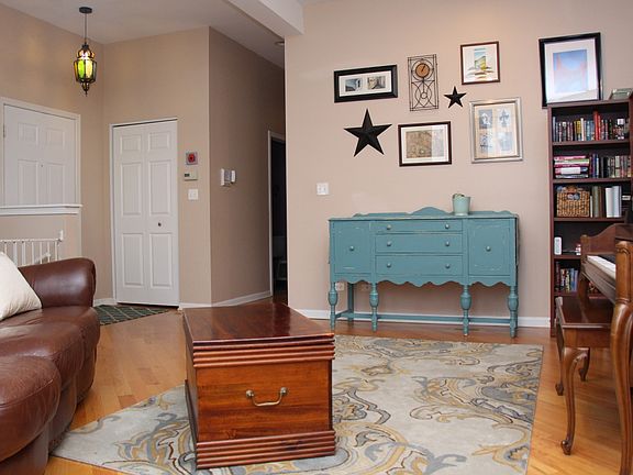 2nd image of 1419 E 62nd St APT 1W