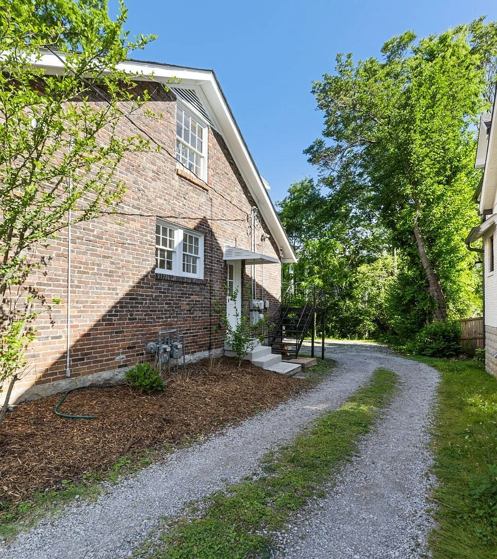 3 bed, 1.0 bath, 1650 sqft, $1,995 — Photo 3