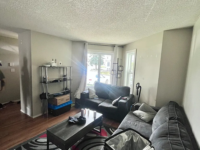 1033 Youville Dr W — Photo 1
