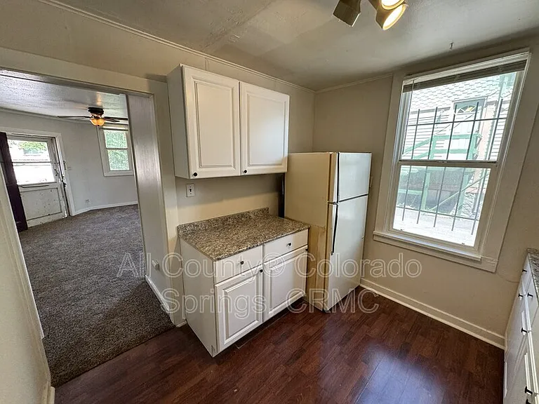 215 E Dale St — Photo 8