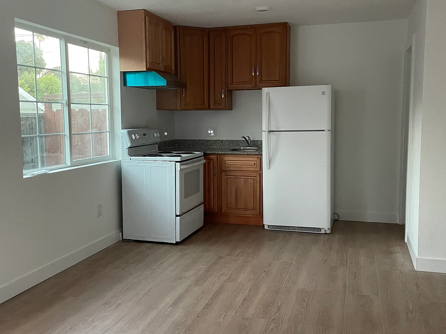 1 bed, 2.0 bath, $2,500 — Photo 3