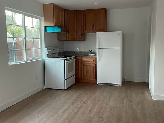 3rd image of 1656 Cunningham Ave