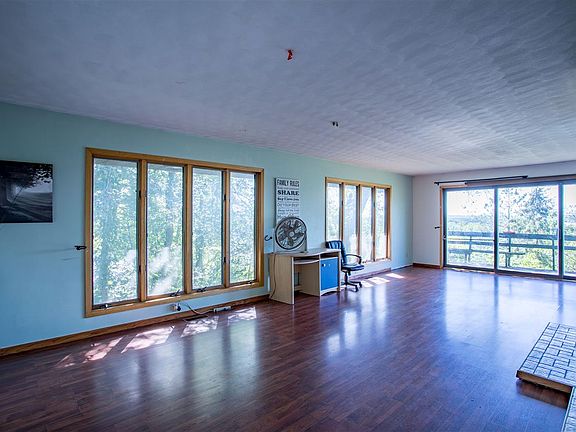 3rd image of 2048 Mississippi View Dr