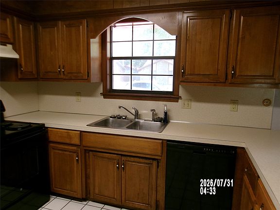 3rd image of 413 W 6th St