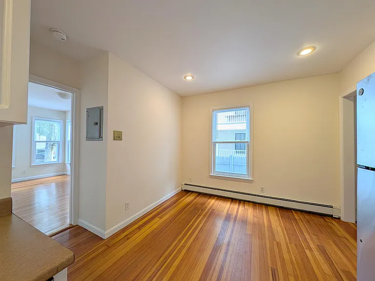 5 Locke St #1 — Photo 12
