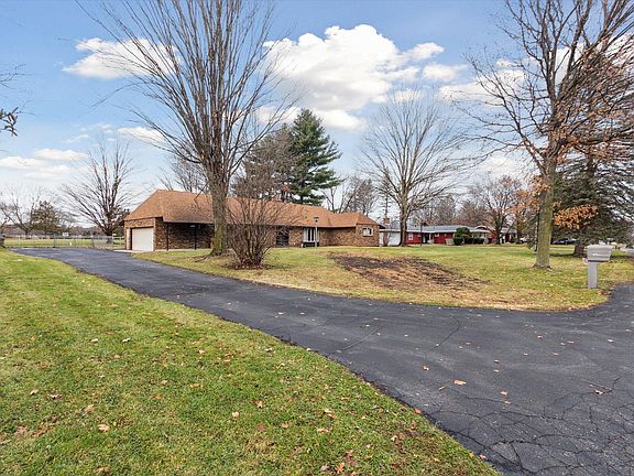 2nd image of 16196 Brookwood Dr