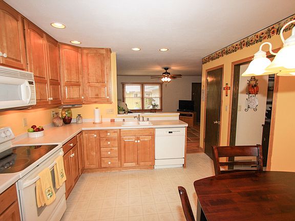 3rd image of 4410 N 110th St