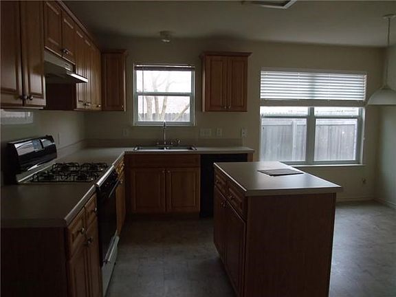 4th image of 17301 Orwell Ln