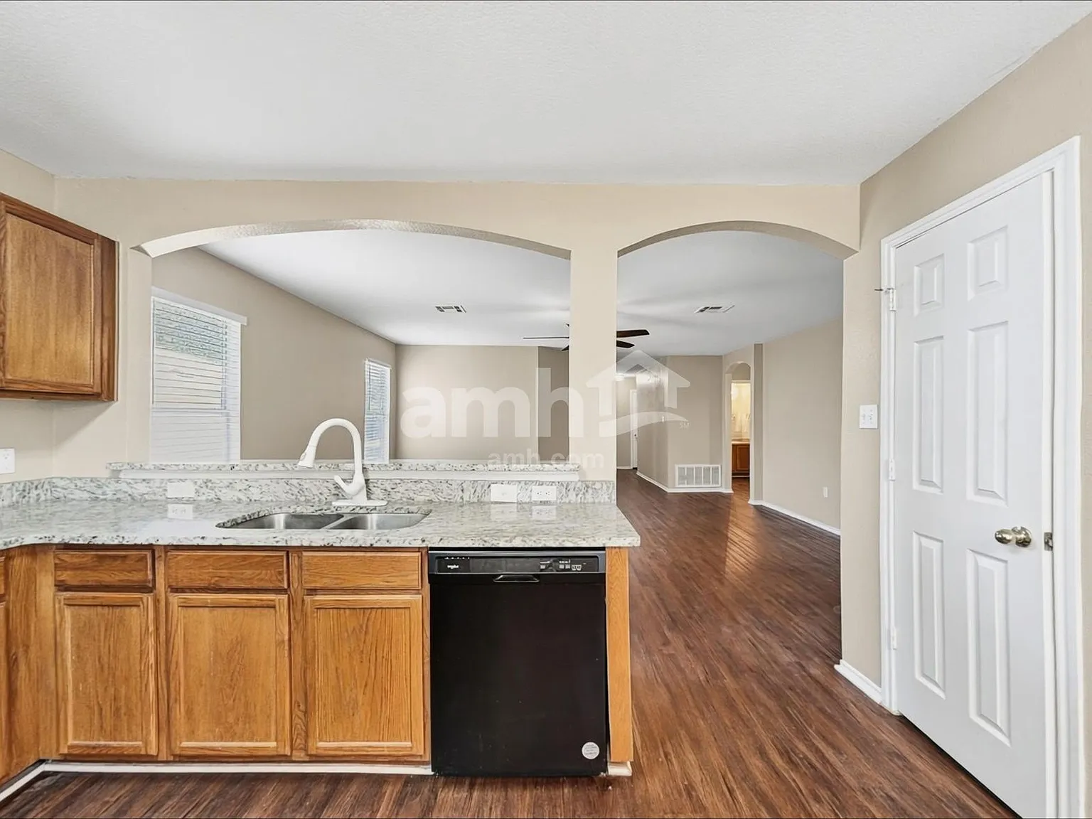 3 bed, 2.0 bath, 1425 sqft, $1,795 — Photo 4