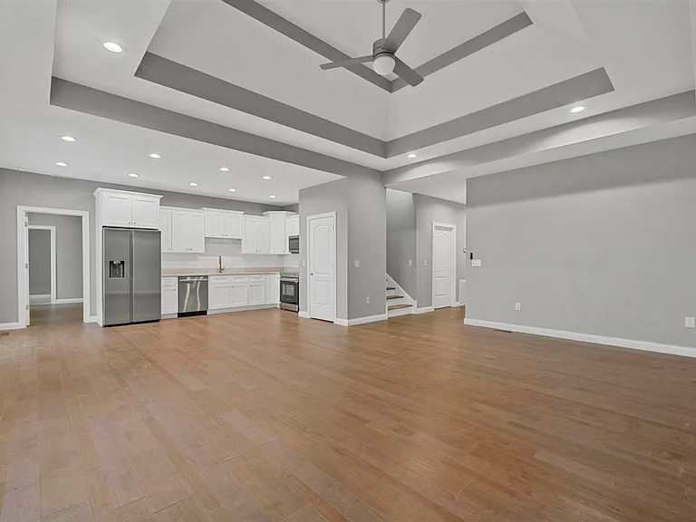 691 Denver Ln — Photo 8