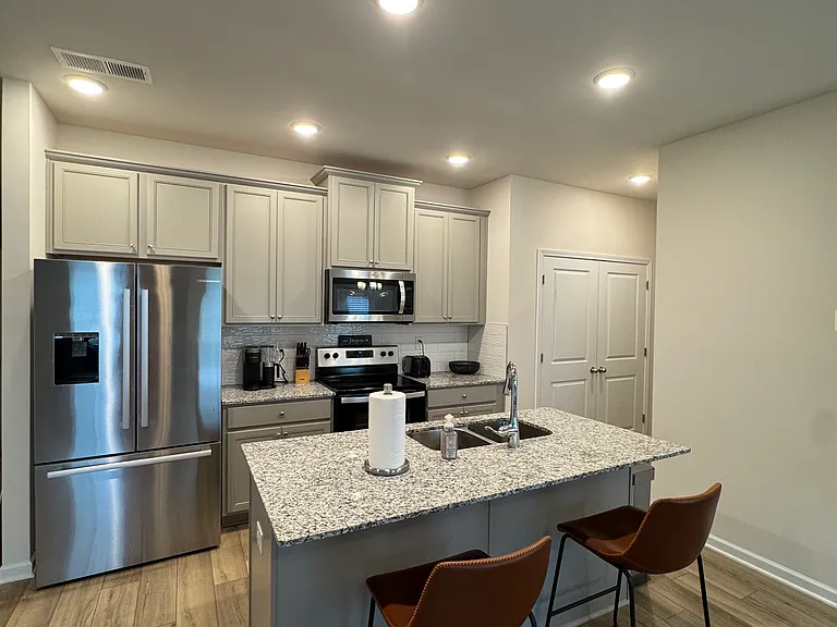 1146 Westhampton Way — Photo 4