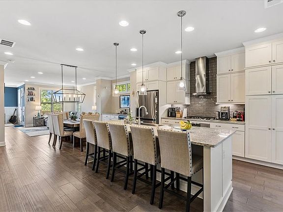4th image of 1305 Faircrest Way