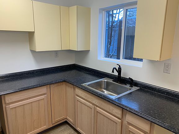 New kitchen window. New faucet made by Moan. Turning it feels like slicing warm butter haha.