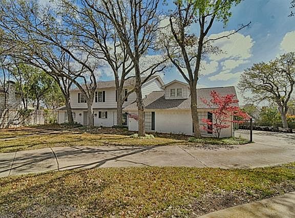 2nd image of 1403 Woodbine Ct