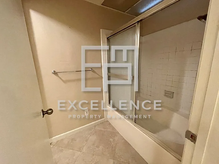 1336 Greenwich Ct — Photo 7