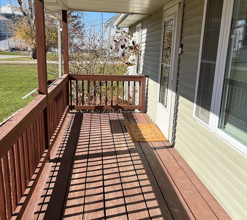 105 E Fine St, Ashkum, IL 60911 Zillow