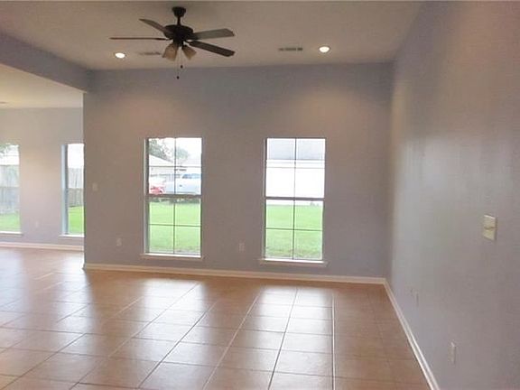 4th image of 405 Greenwood Dr