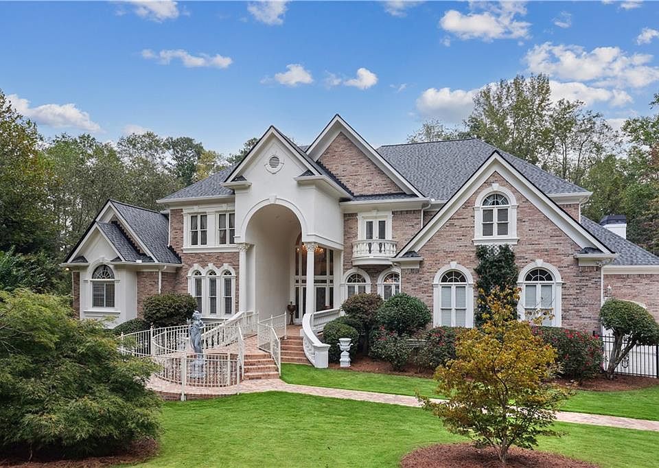 1st image of 2145 Clay Dr