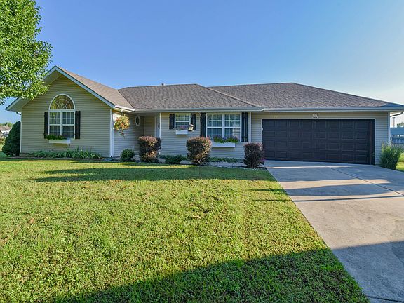 3rd image of 120 Holly Cir
