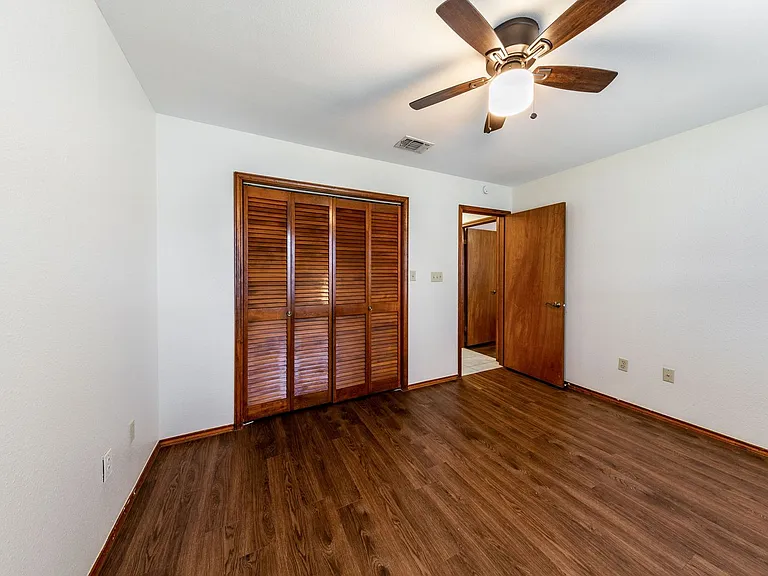 57 Woodcreek Dr — Photo 23