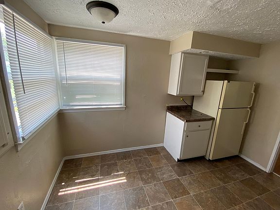 5th image of 1216 Eastbrook Dr