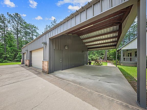 3rd image of 119 Tamarack Dr