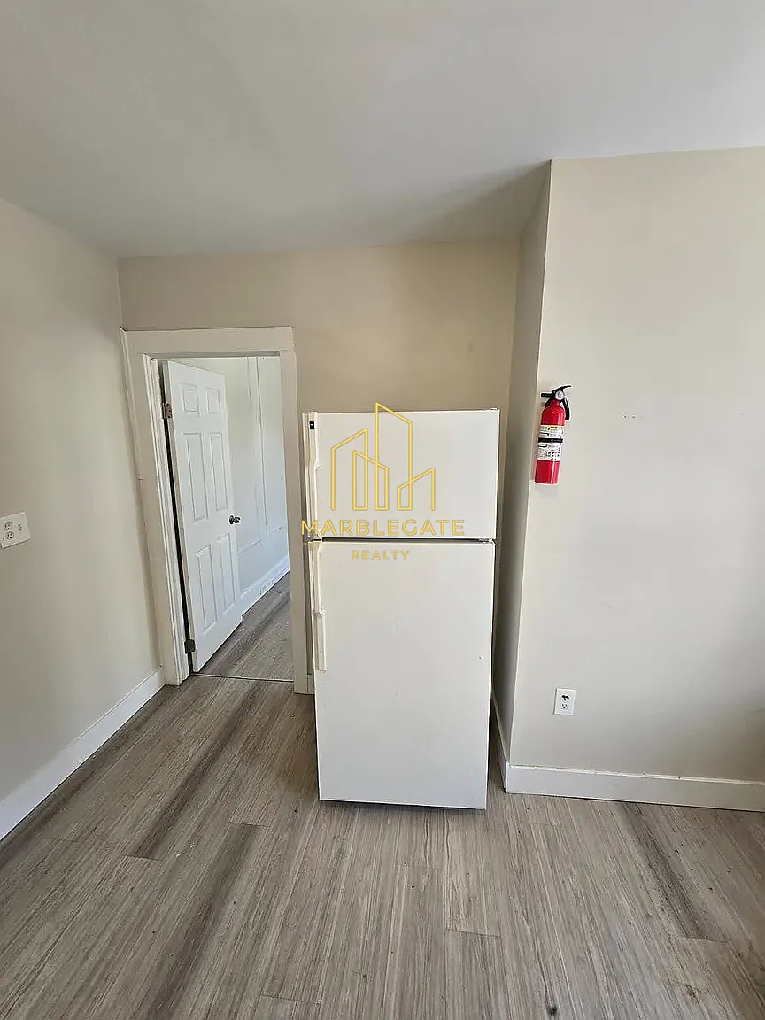 Building Photo - 490 E 23rd St #44