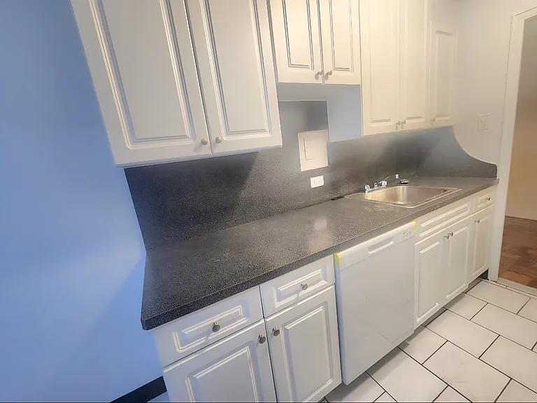 192-45 71st Cres #3A — Photo 5