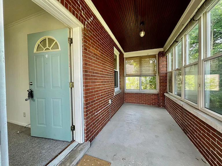 2011 Emerson Ave — Photo 5